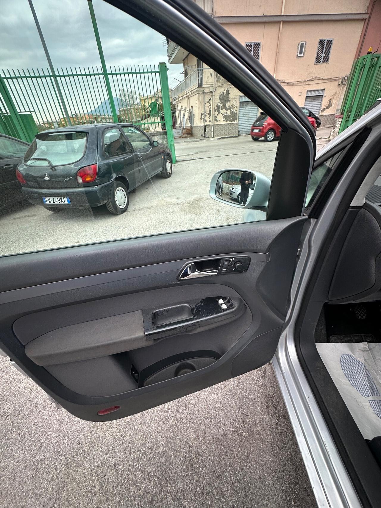 Volkswagen Touran 1.6 Trendline Bifuel G