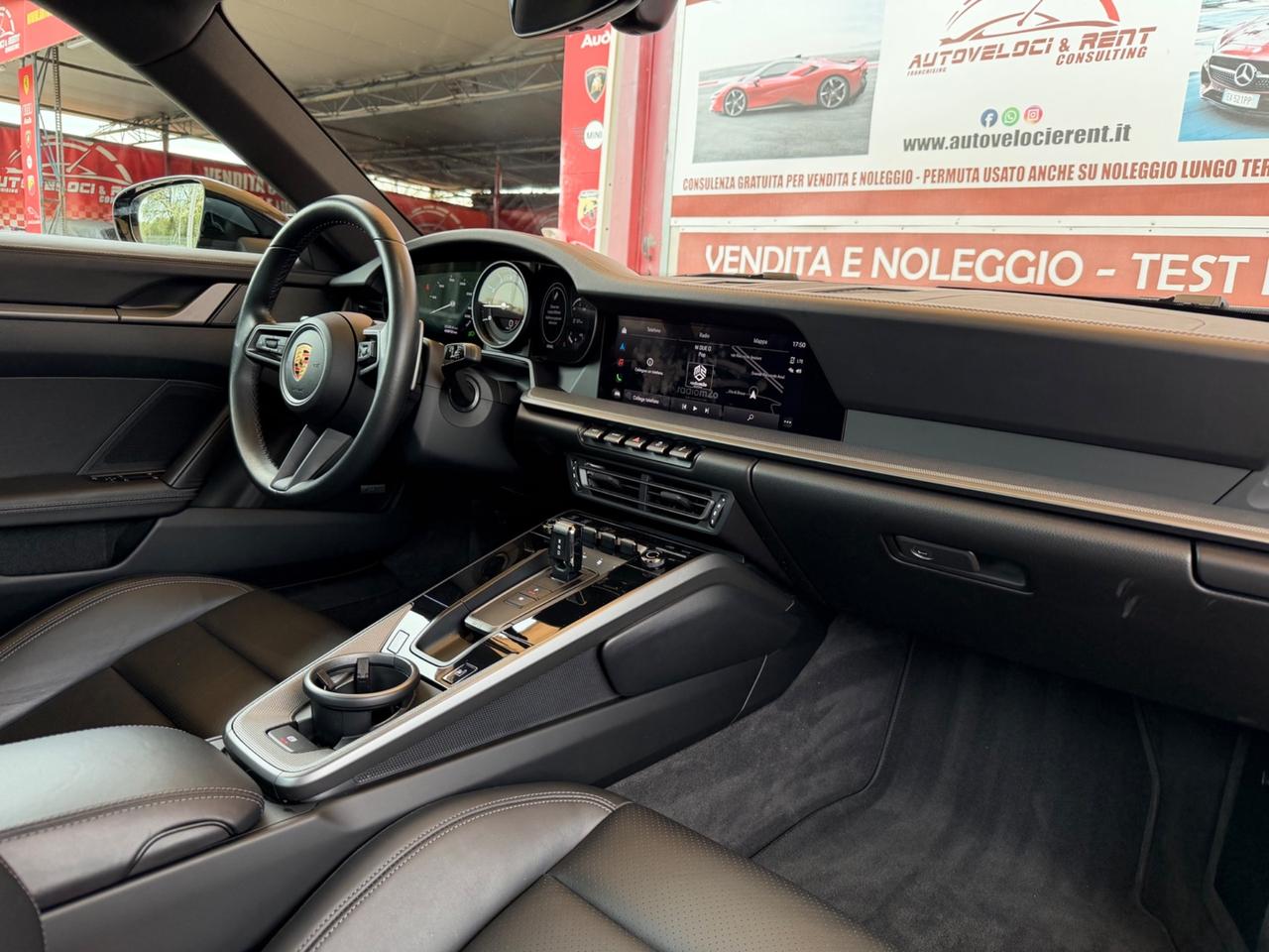 Porsche 992 911 Coupe 3.0 Carrera total black/Porsche Approved