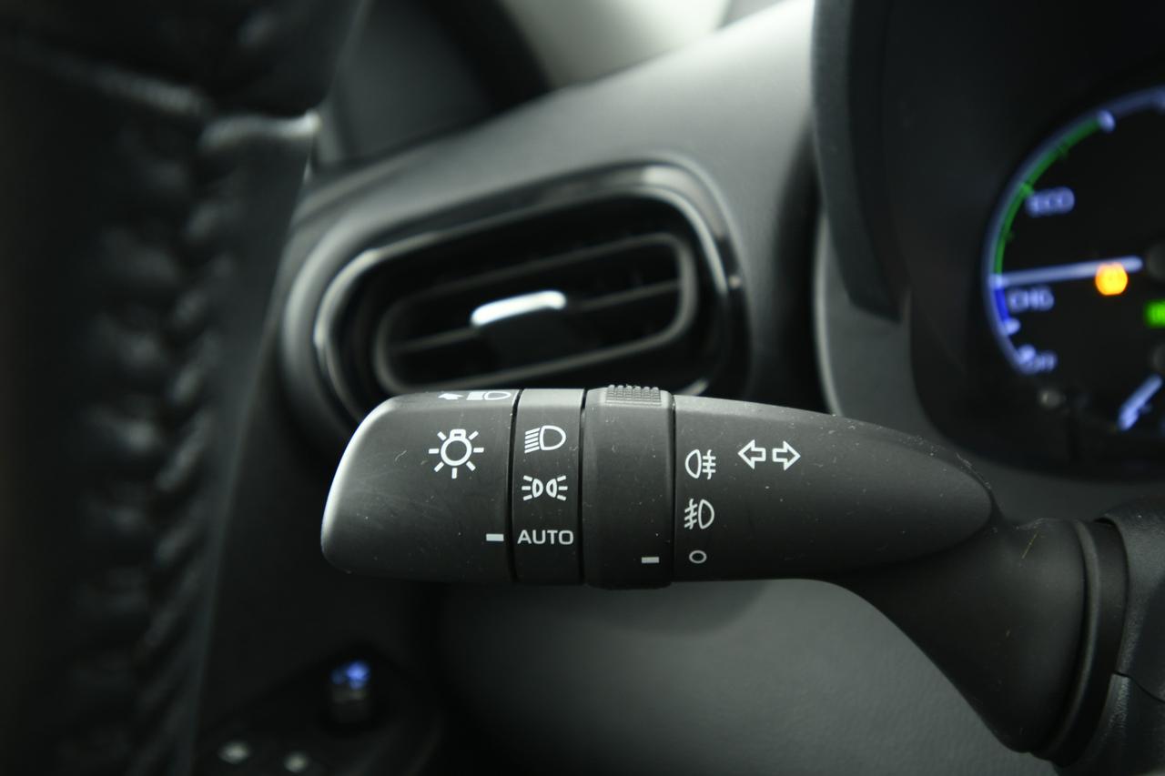 TOYOTA Yaris 1.5h Business CAMERA+ACC+APP CONNECT+NEOPATENTATI