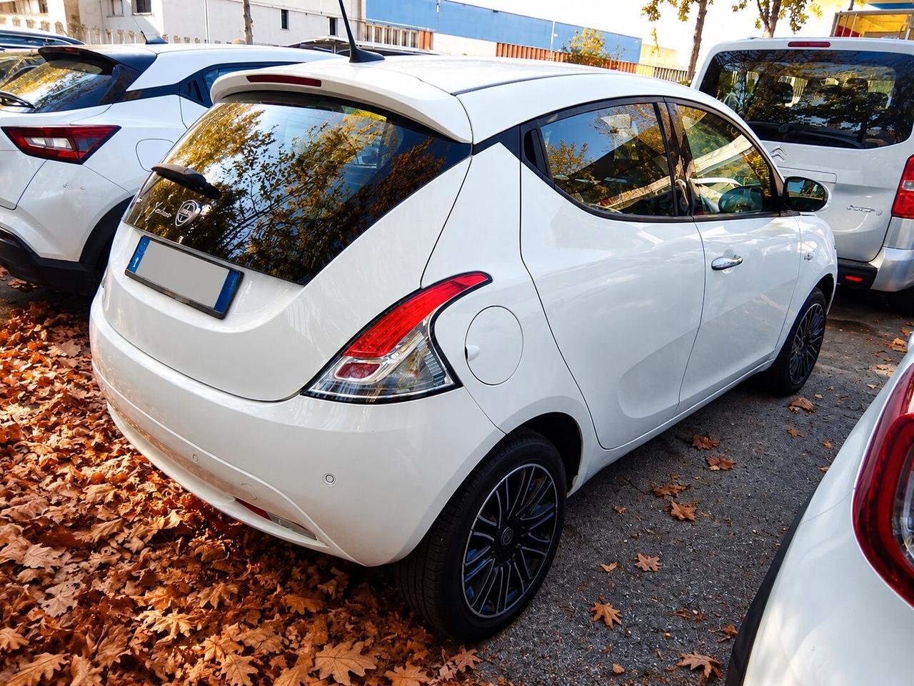 Lancia Ypsilon 1.0 FireFly 5 porte S&S Hybrid Ecochic Gold