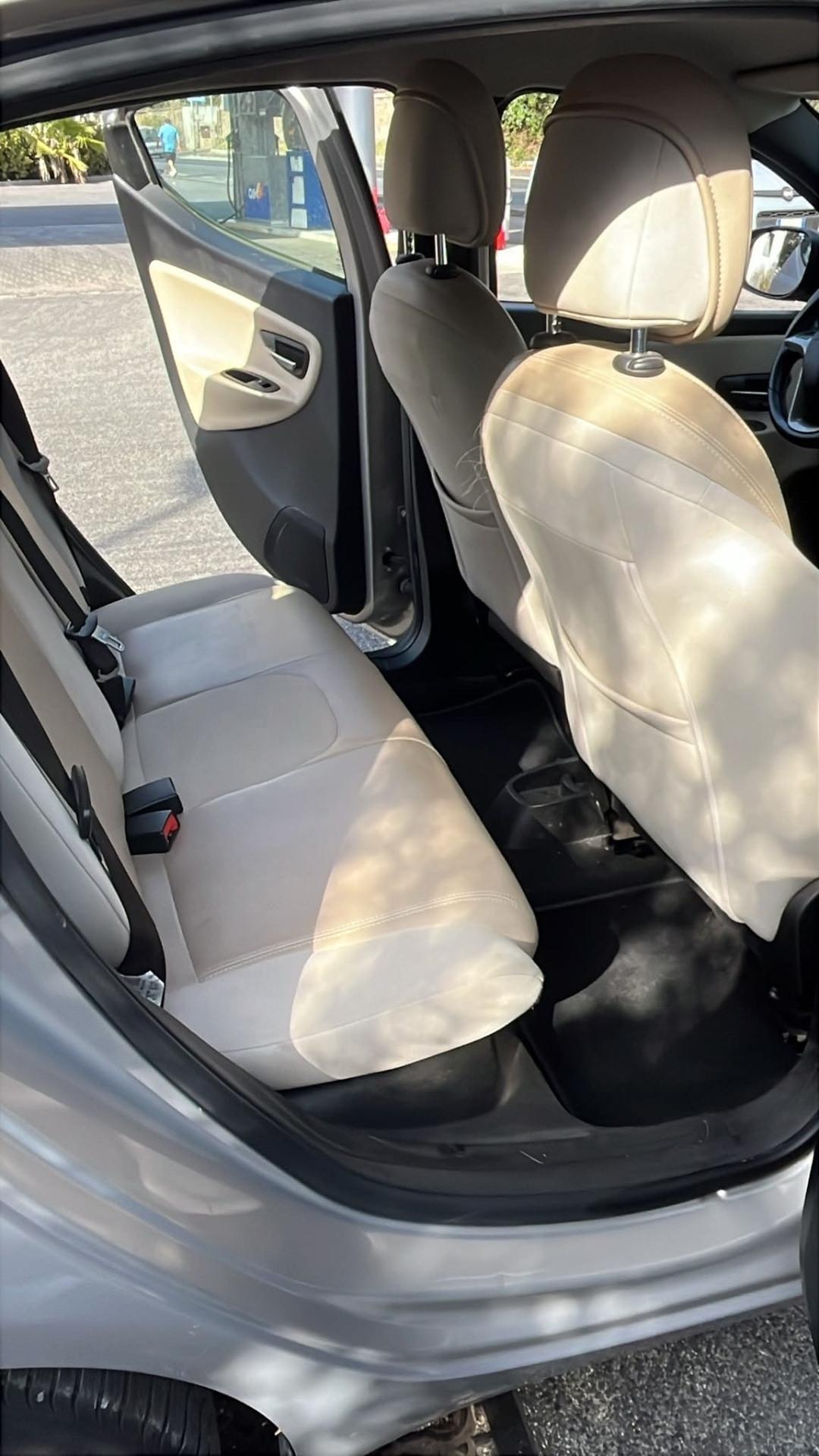 Lancia Ypsilon 0.9 TwinAir 85 CV 5 porte S&S DFN Platinum Cambio Automatico