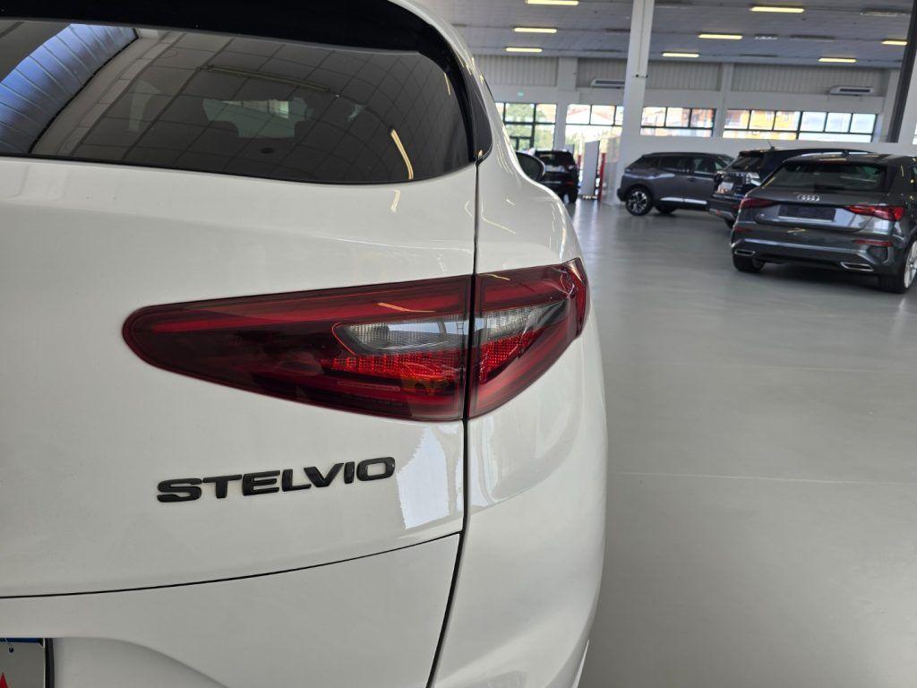 Alfa Romeo Stelvio 2.2 Turbodiesel 210 CV AT8 Q4 Veloce