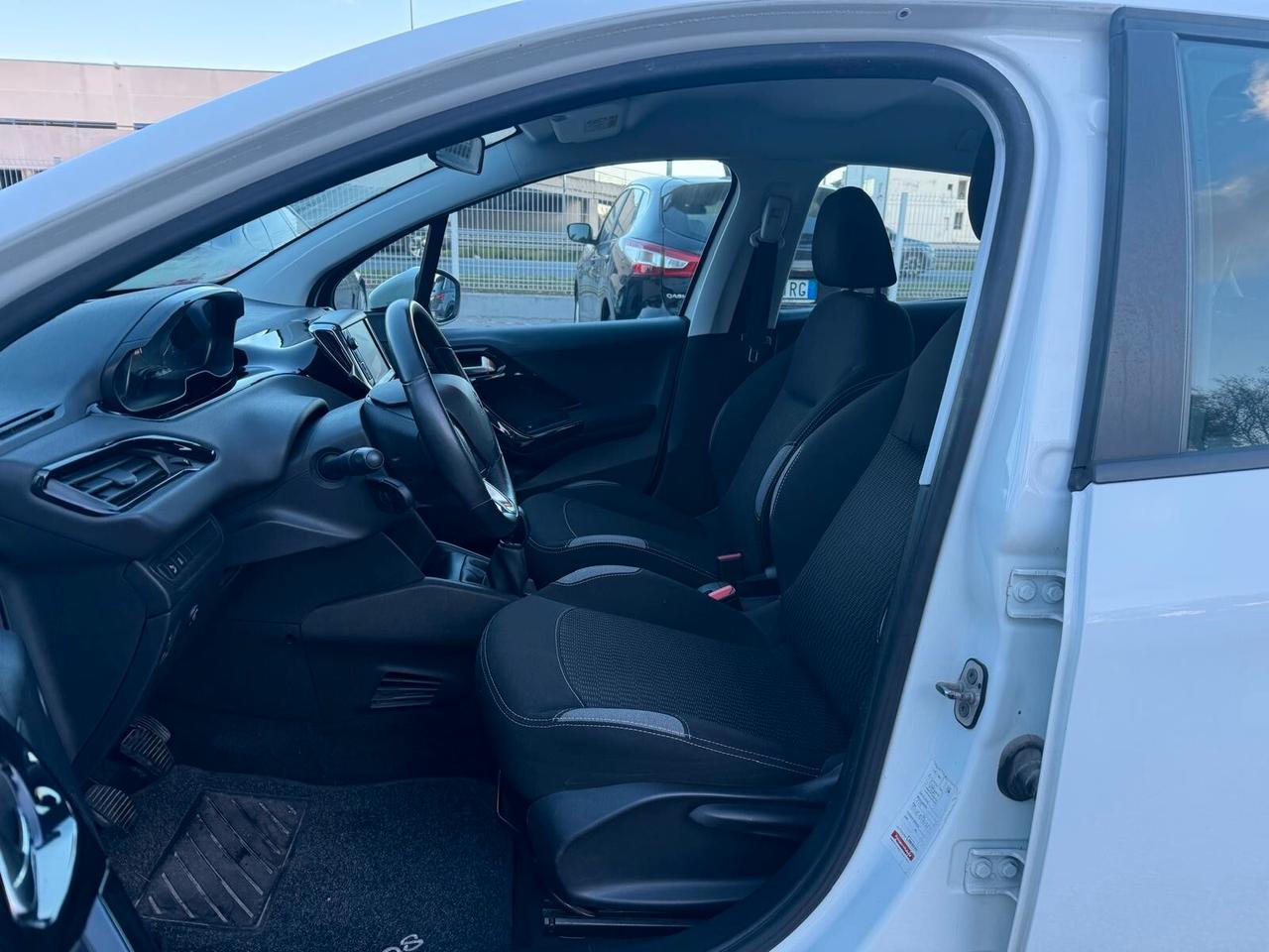 Peugeot 208 PureTech 82 5p. GPL Allure