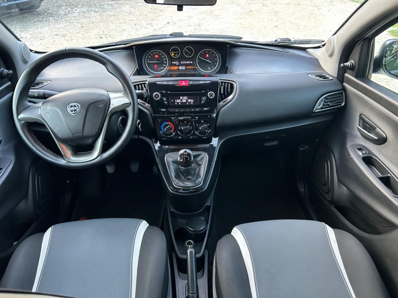 Lancia Ypsilon 1.2 69 CV 5 porte Silver