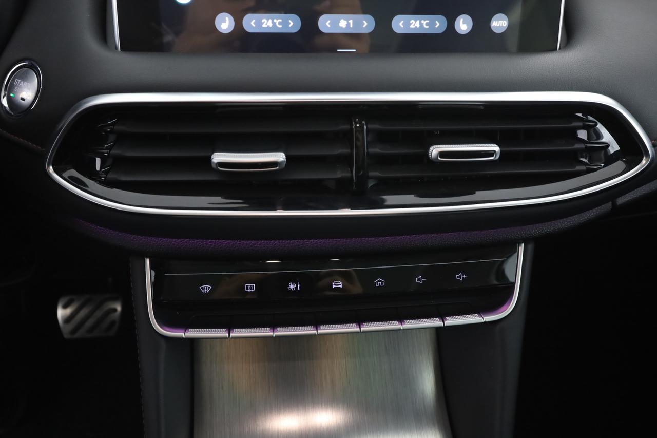 MG EHS Plug-in Hybrid Luxury