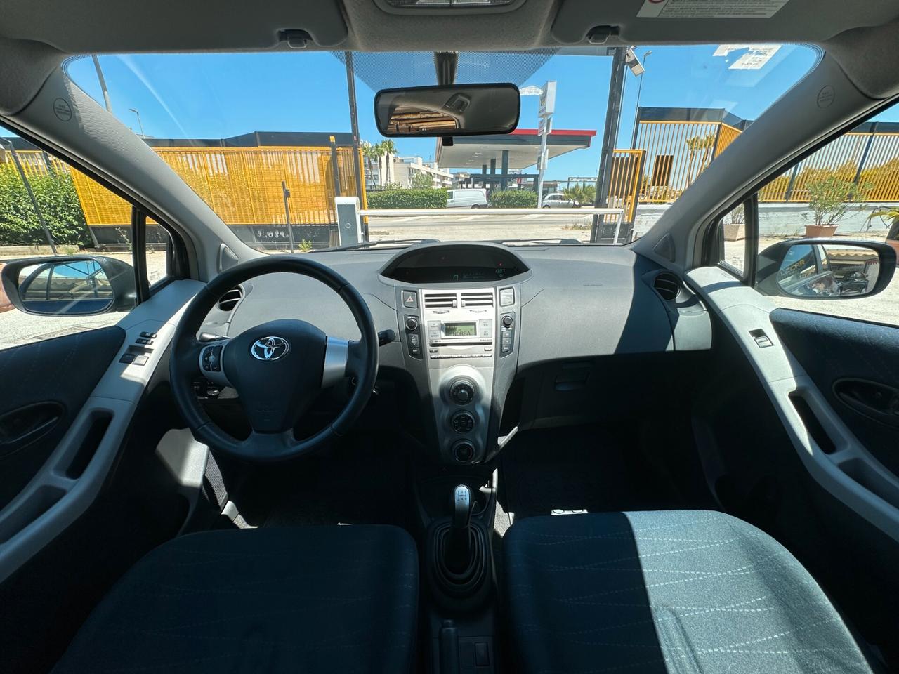 TOYOTA Yaris 1.0 5 porte Navi