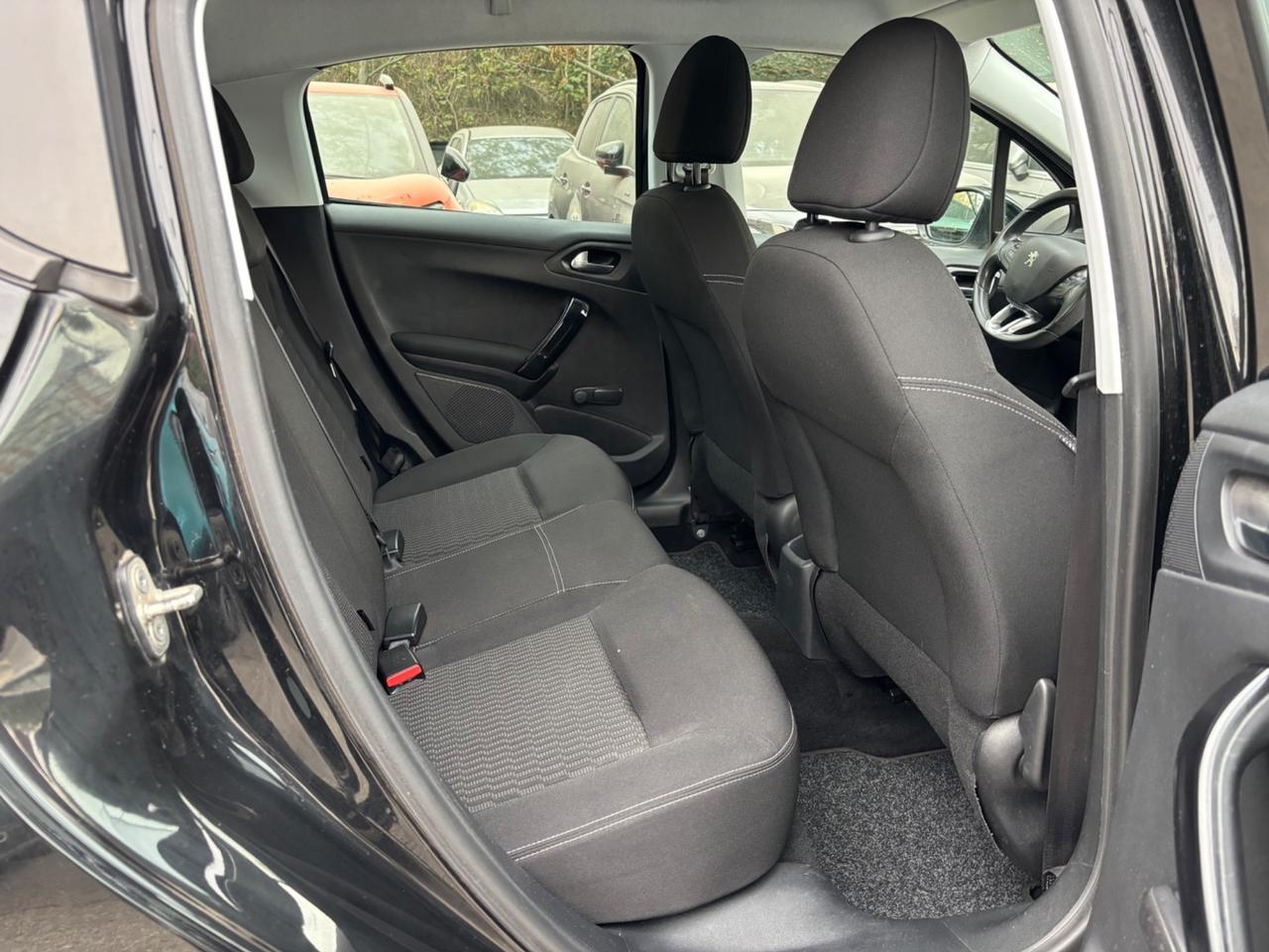 Peugeot 208 1.6 hdi 5 porte OK NEOPATENTATI
