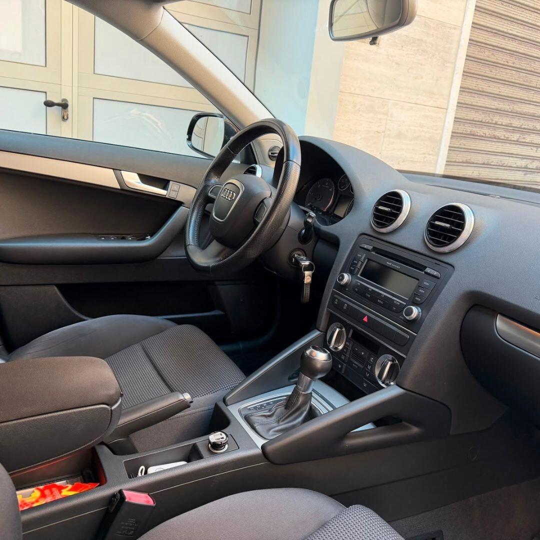 Audi A3 1.6 TDI Aut - 105 CV