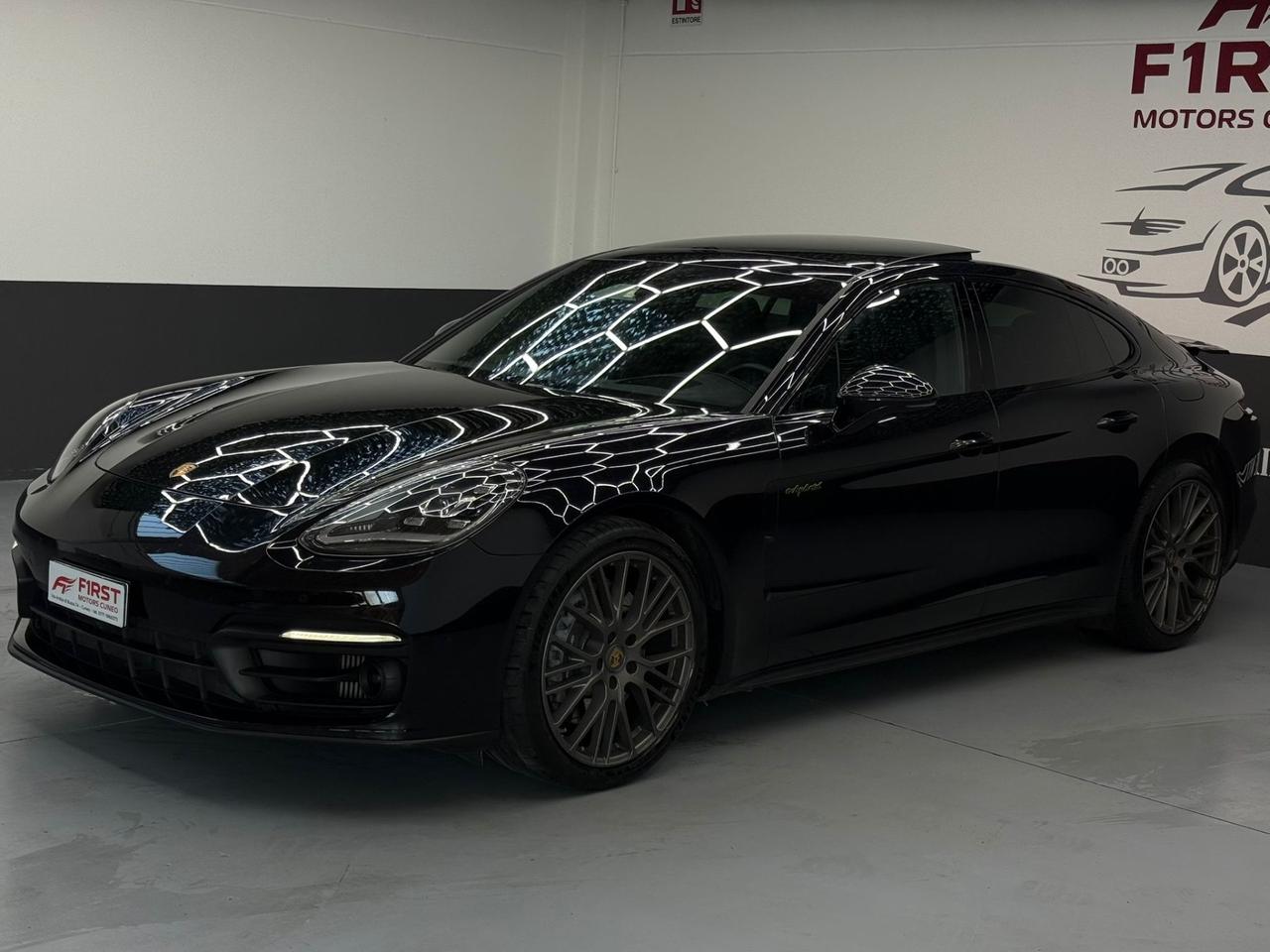 Porsche Panamera 4 PLATINUM EDITION