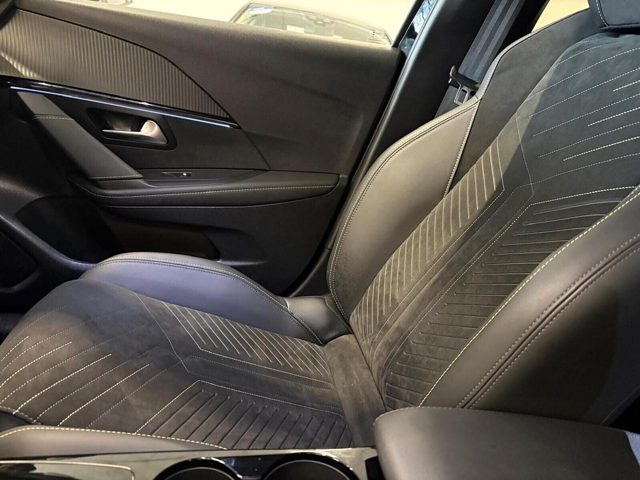 Peugeot 208 GT Hybrid 136 e-DCS6 SPOTICAR