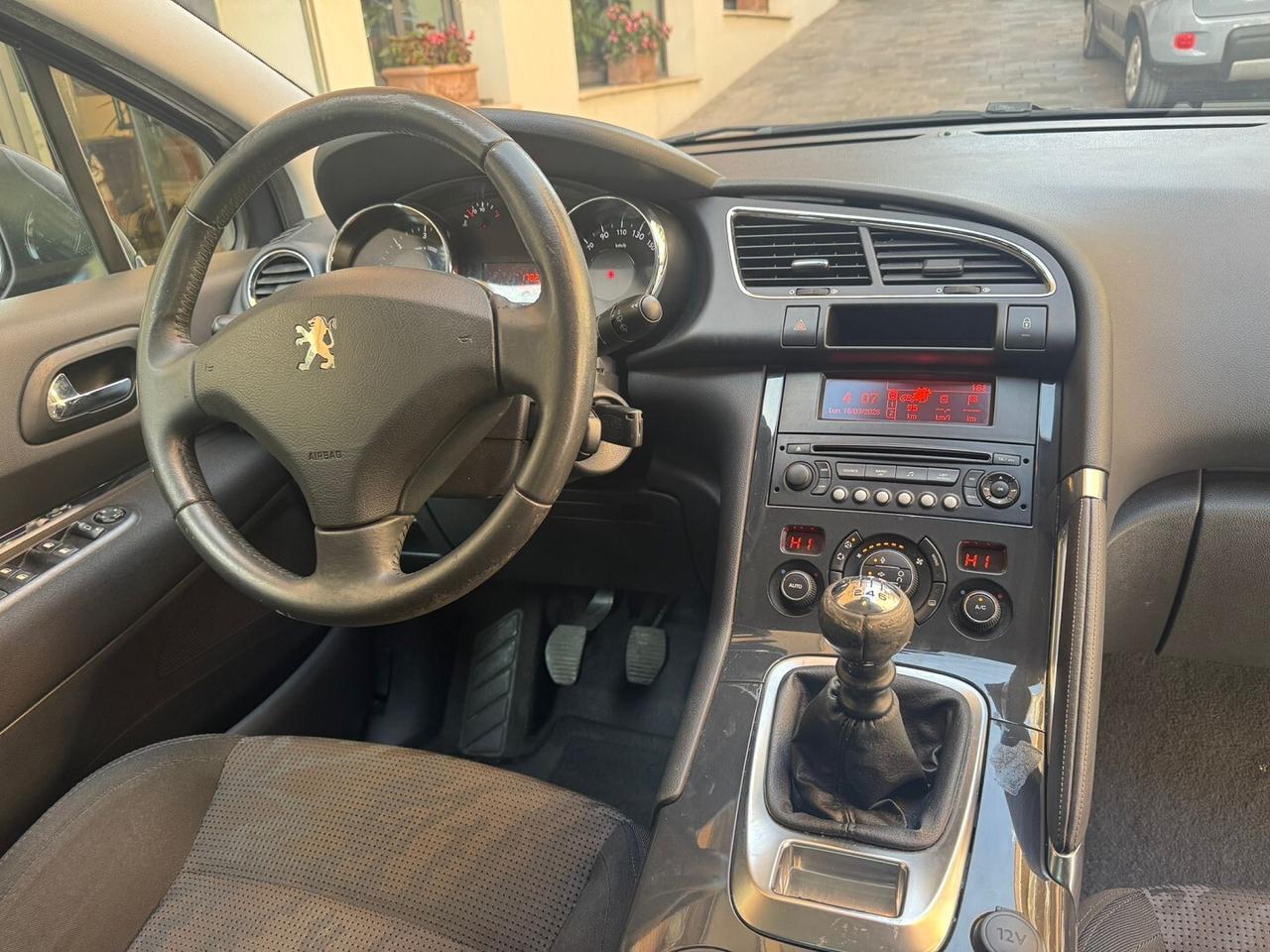 PEUGEOT 3008 1.6 HDi 110 CV Business UNIPRO