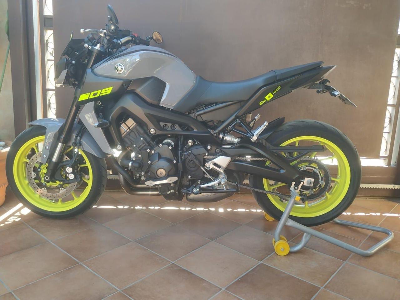 Yamaha MT-09 Grigio Nardo