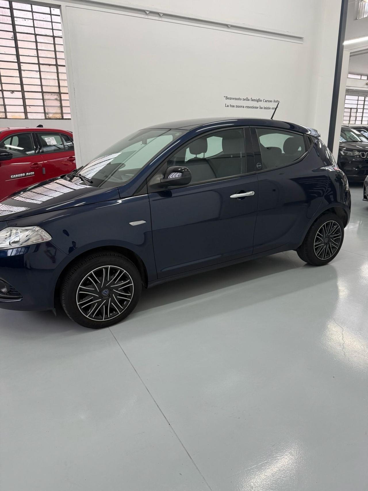Lancia Ypsilon 1.0 FireFly 5 porte S&S Hybrid Ecochic Gold