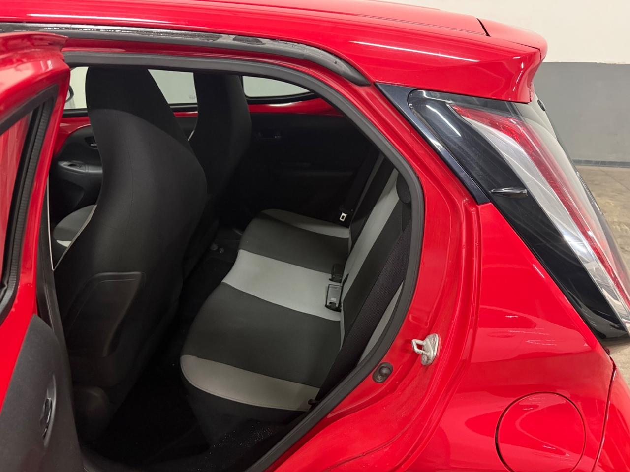 Toyota Aygo 1.0 VVT-i 69 CV 5 porte x-cool TSS