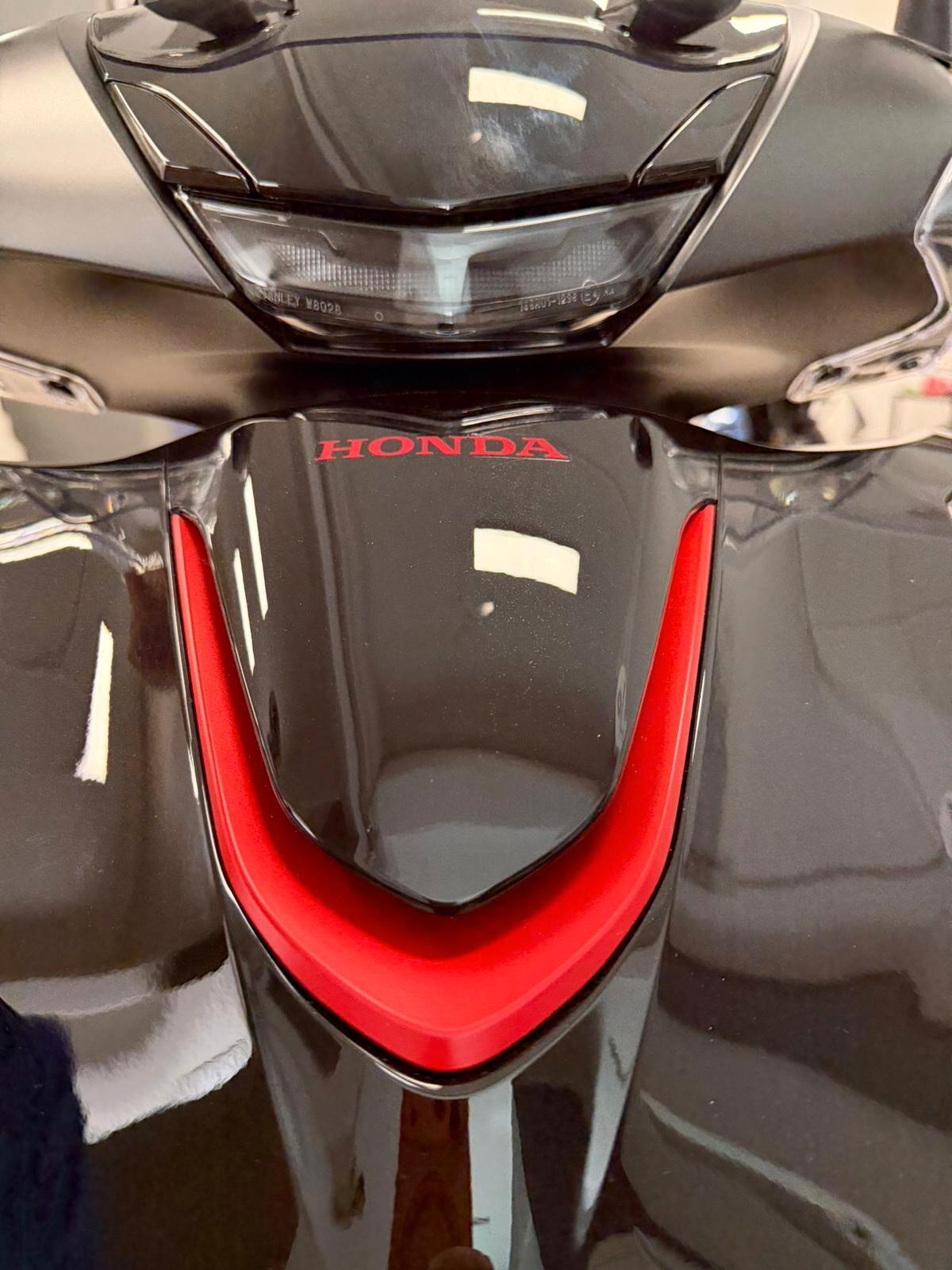 Honda SH 125 sport 60 euro al mese