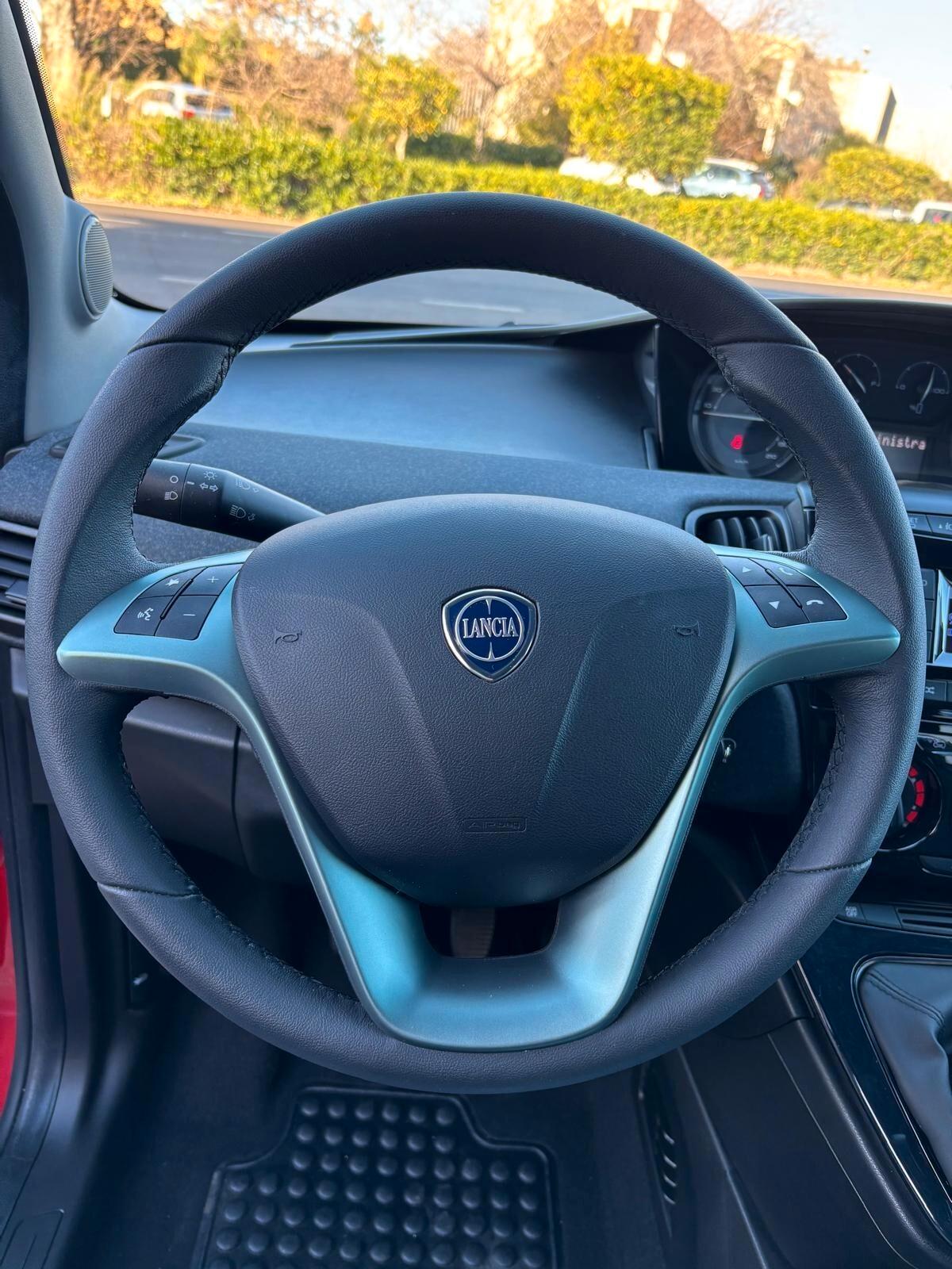 Lancia Ypsilon 1.0 FireFly 5 porte S&S Hybrid Silver Plus