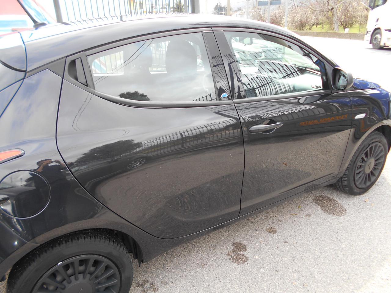 Lancia Ypsilon 1.2 69 CV 5 porte GPL Ecochic Elefantino Blu