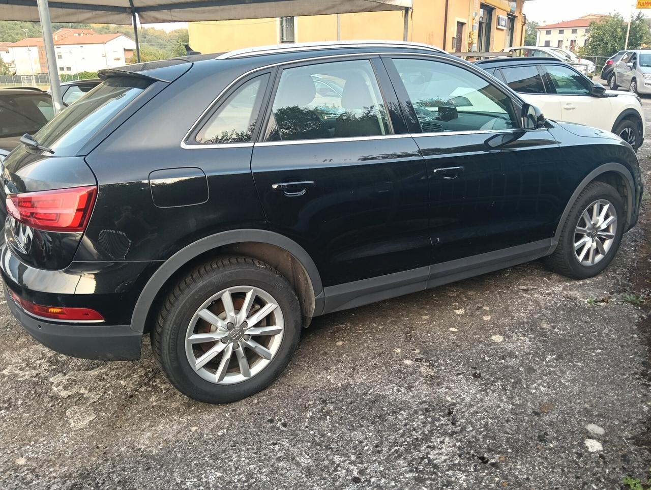Audi Q3 2.0 TDI 120 CV Business