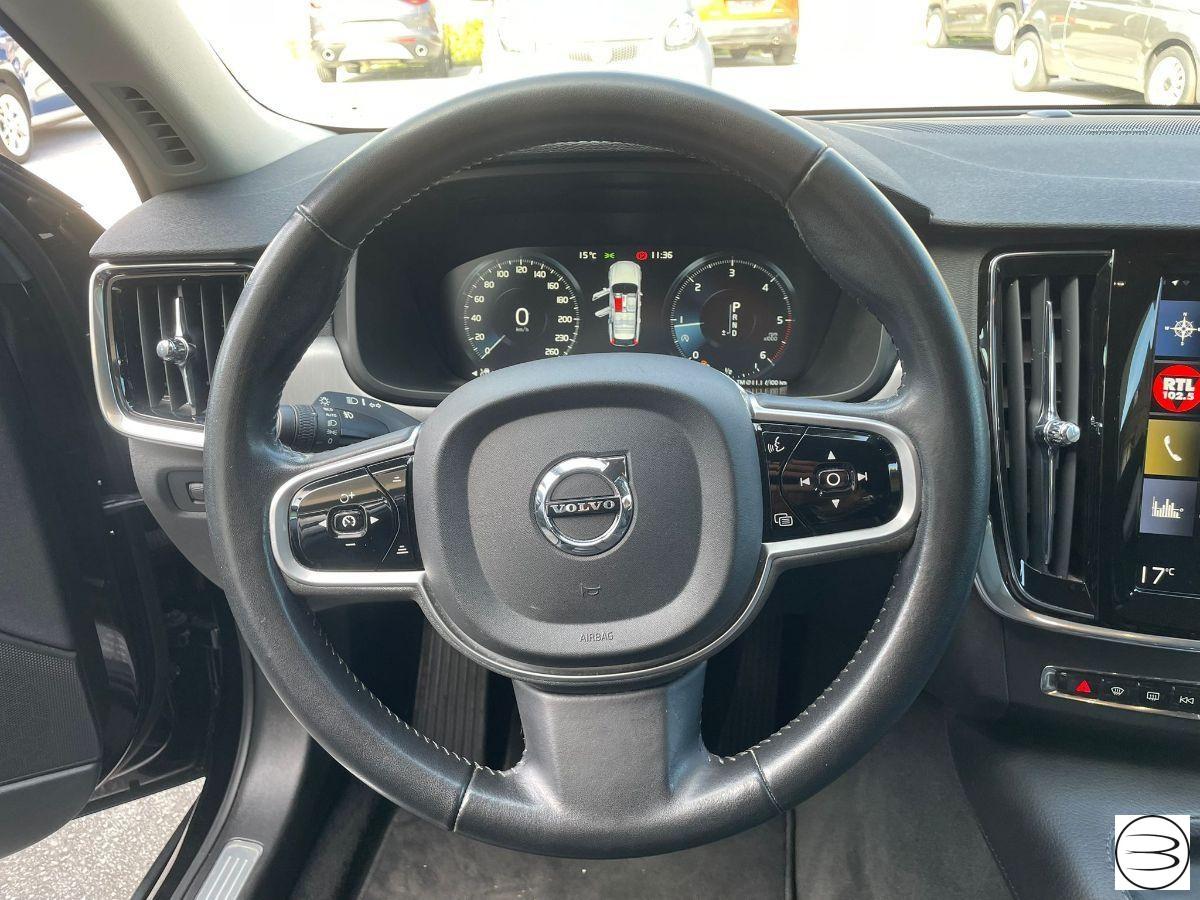 VOLVO - V90 - D3 Geartronic Momentum