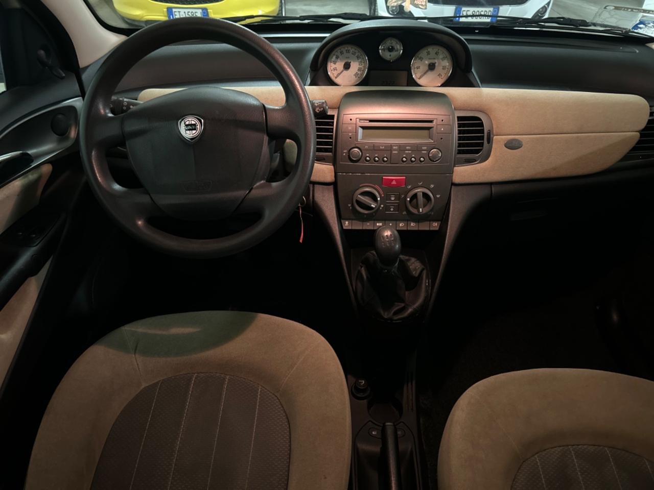 Lancia Ypsilon 1.2 16V Oro