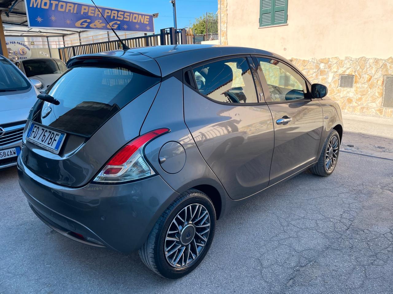 Lancia Ypsilon 1.2 69 CV 5 porte GPL Ecochic Gold