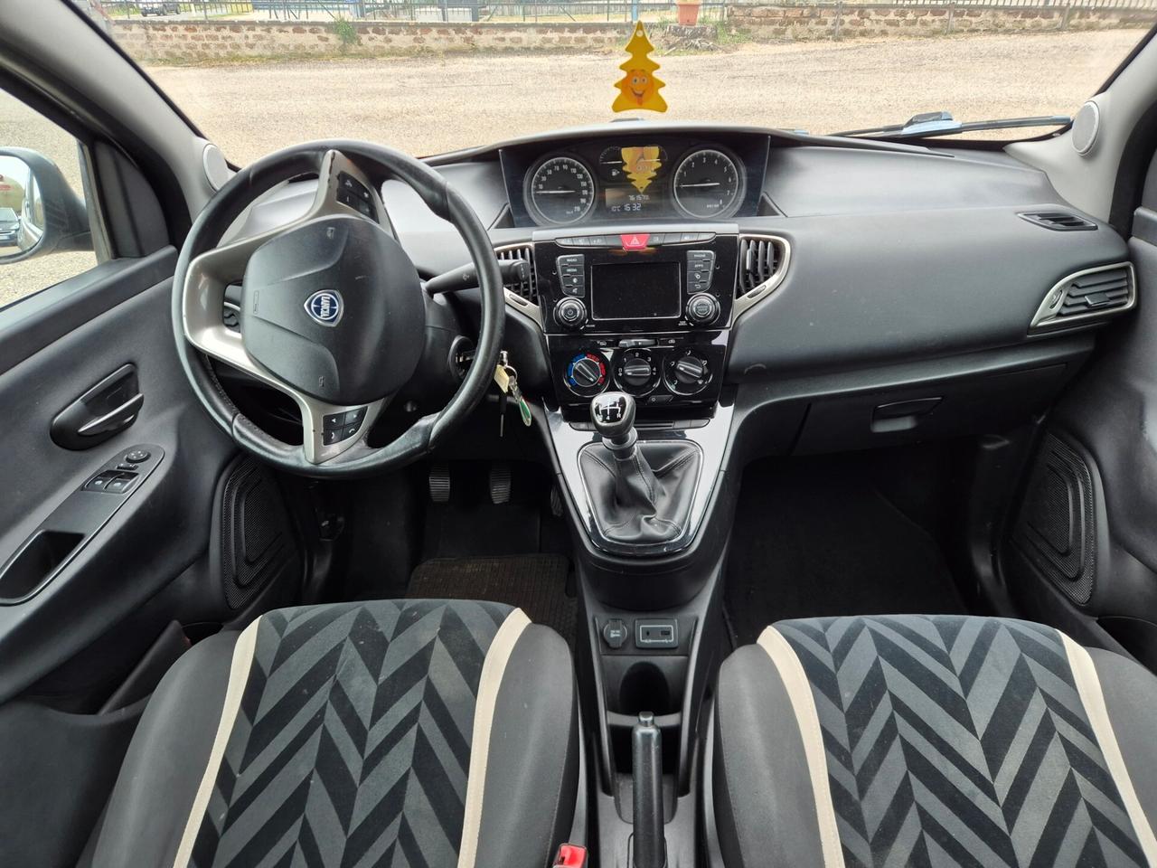 Lancia Ypsilon 1.2 69 CV 5 porte Gold