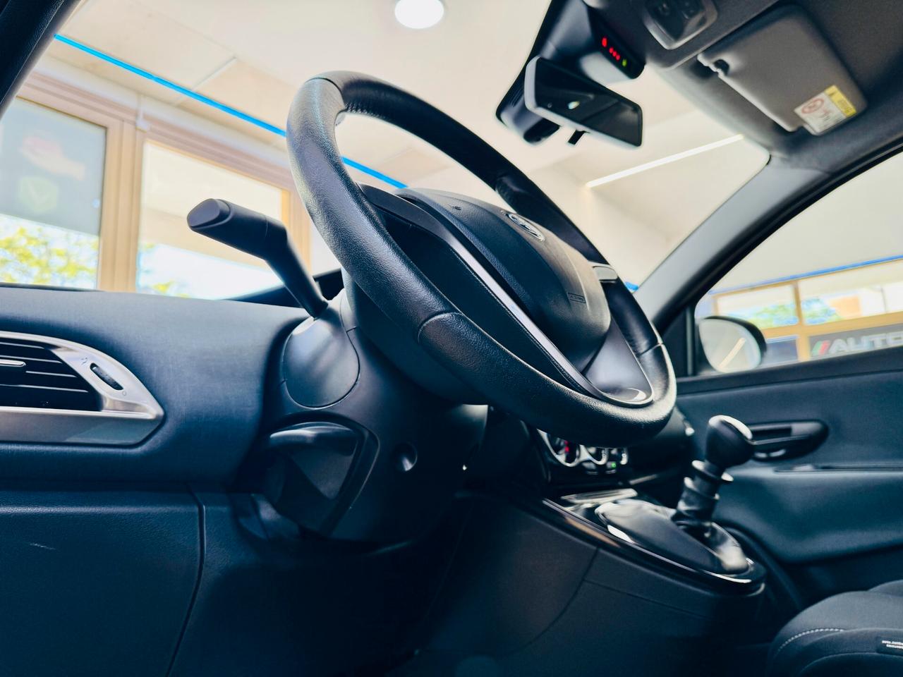 Lancia Ypsilon 1.0 Hybrid Silver / CarPlay S&S