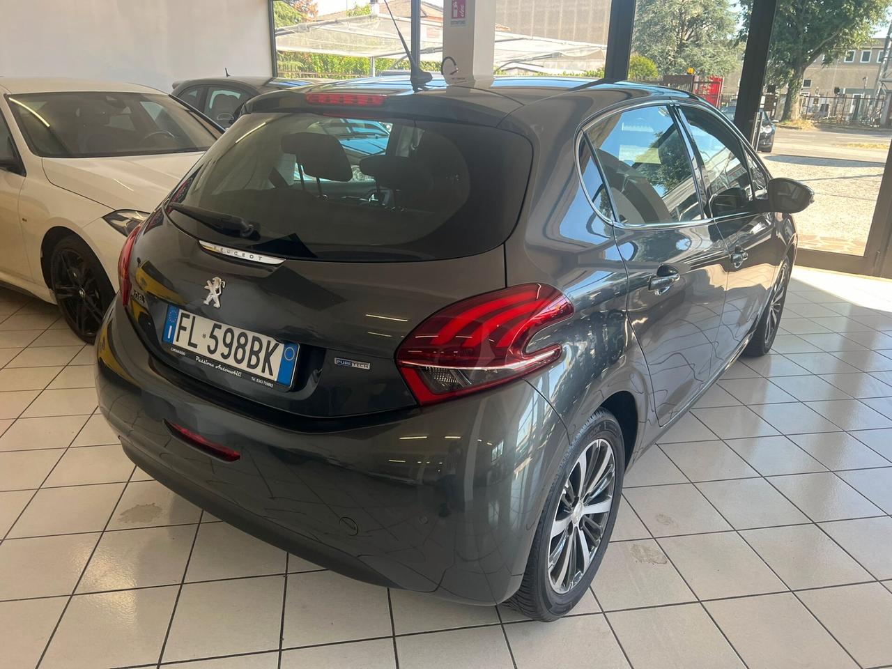 Peugeot 208 PureTech 82 5 porte Allure