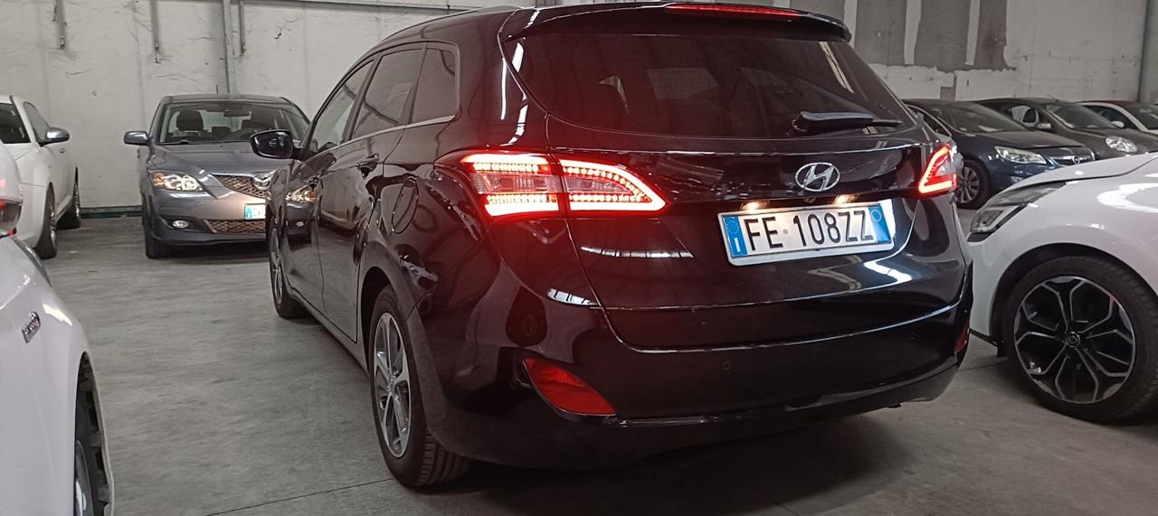 Hyundai i30 Wagon 1.6 CRDi SOLO 120MILA KM!!!!!!!!