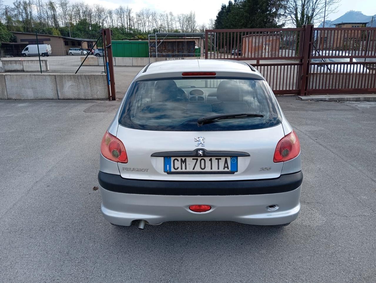 Peugeot 206 1.1 3p. XT