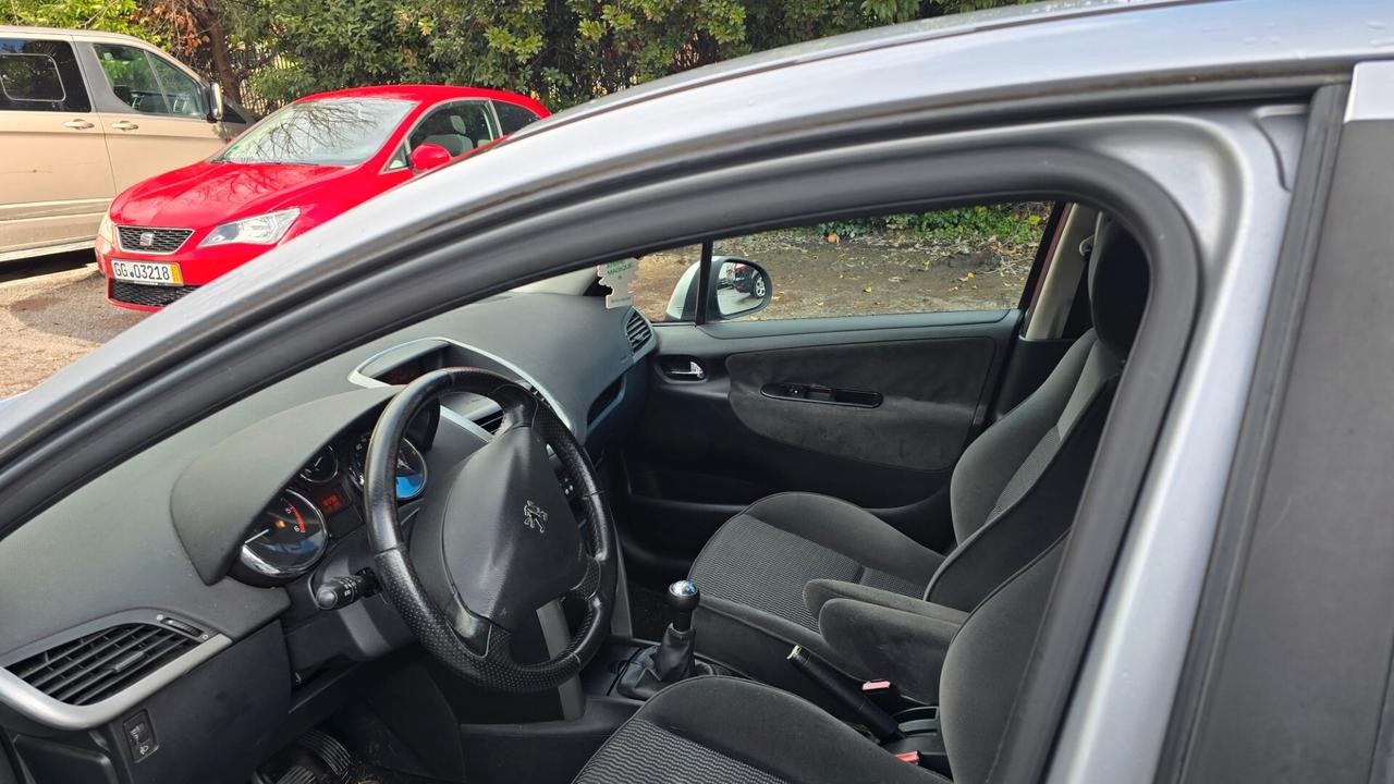 Peugeot 207 1.4 HDi 70CV 5p. XT