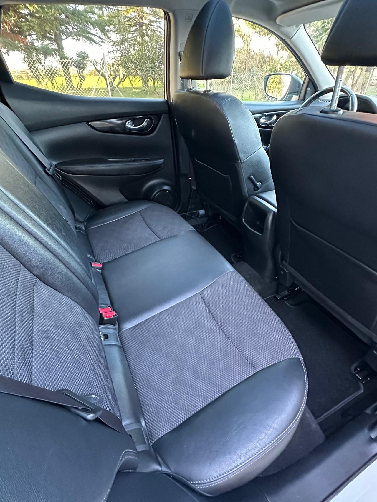 Nissan Qashqai 1.6 dCi 2WD Tekna - 2015