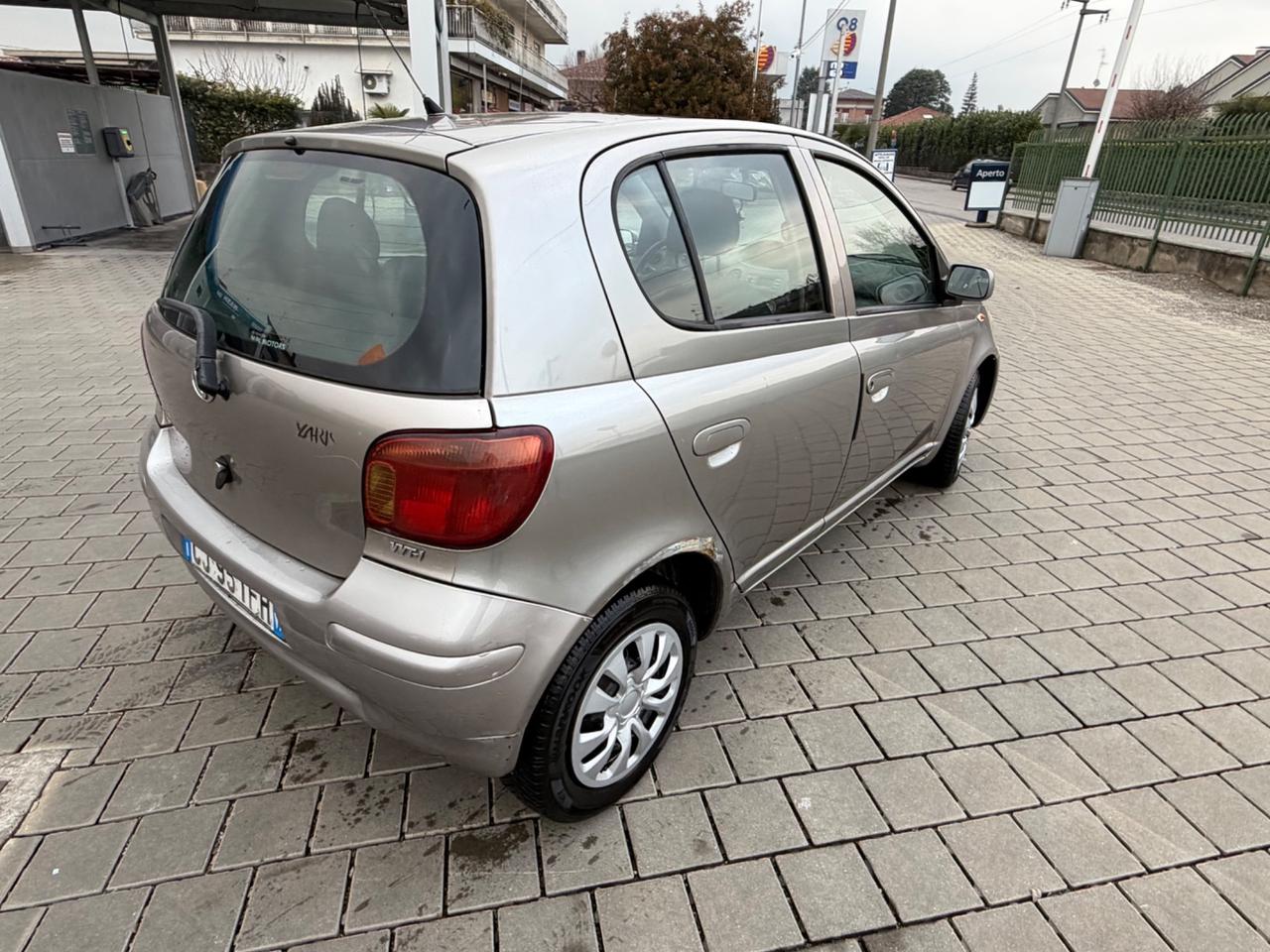 Toyota Yaris 1.0i 16V cat 5 porte Sol
