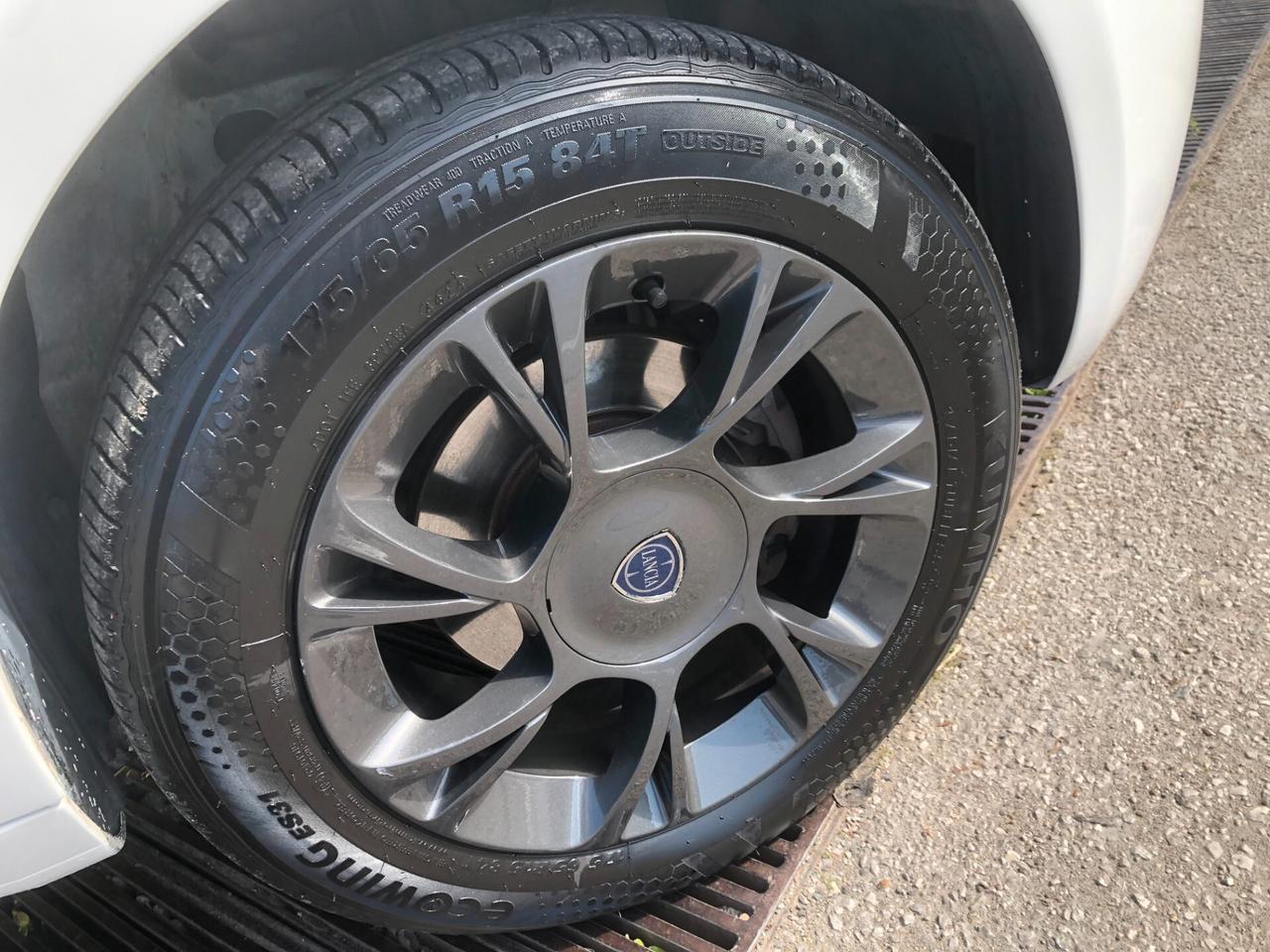 Lancia Ypsilon 0.9 TwinAir 85 CV 5 porte Metano Ecochic Platinum