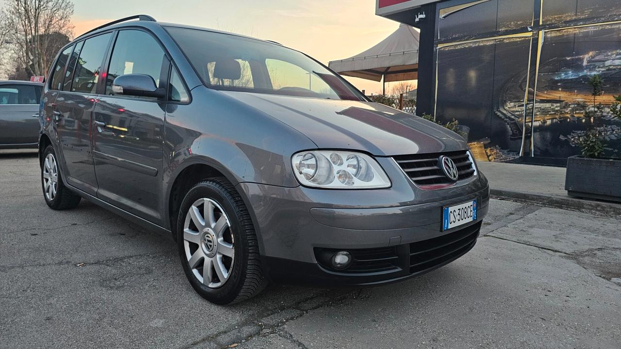 Volkswagen Touran 7 POSTI