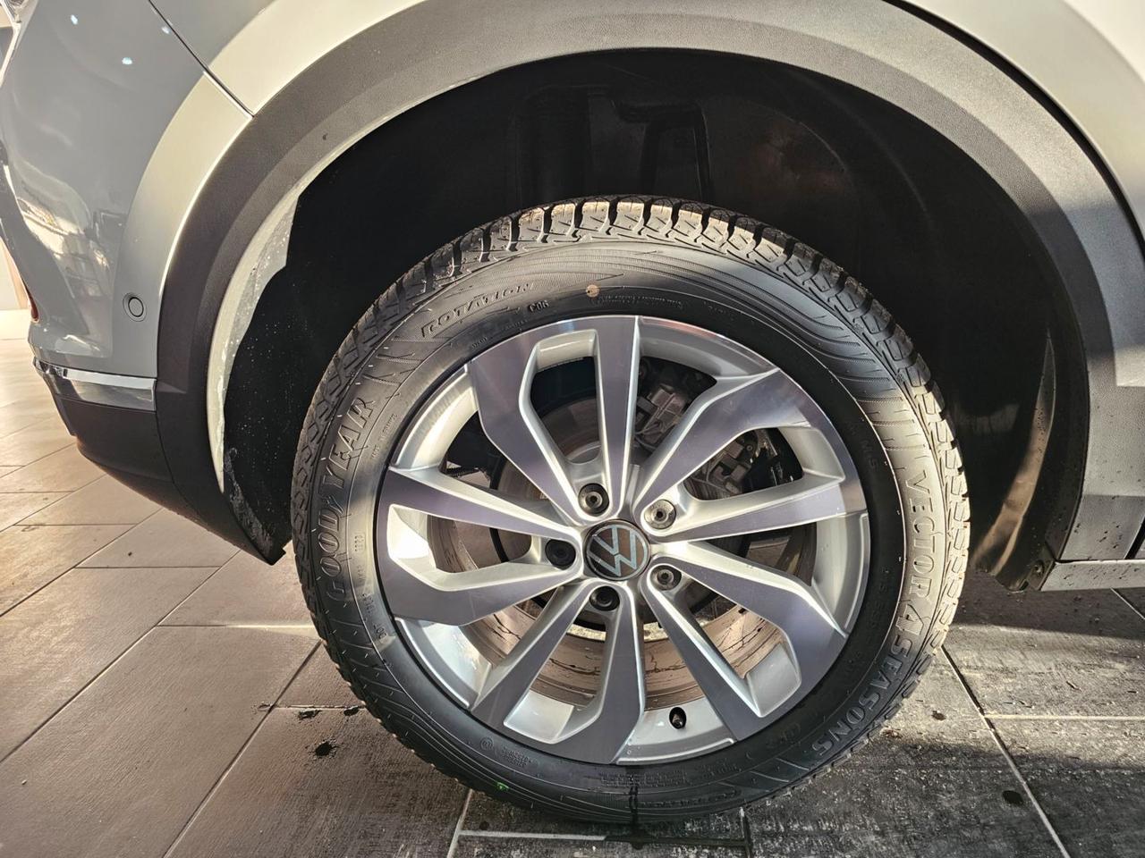 Volkswagen T-Roc Style C.17" Tetto Apribile Led Navi PDC Camera TDI