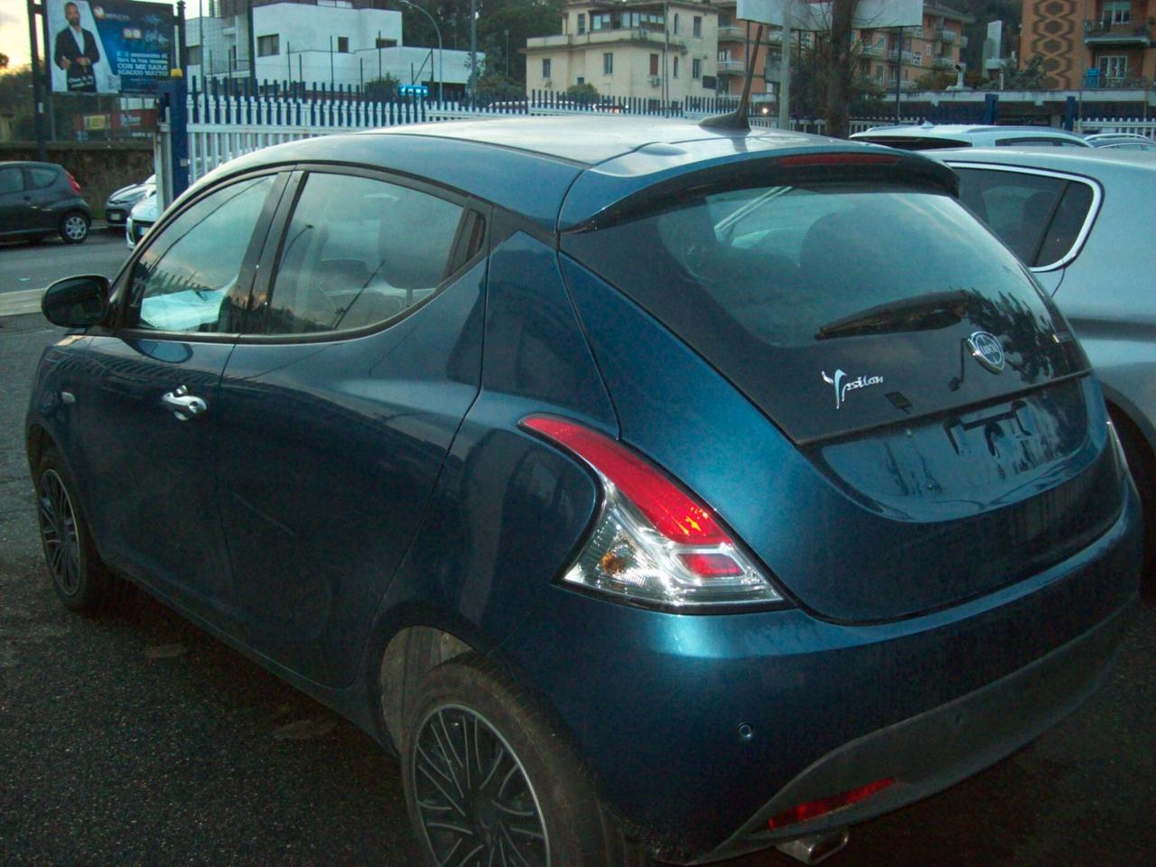 Lancia Ypsilon 1.0 FireFly 5 porte S&S Hybrid Gold