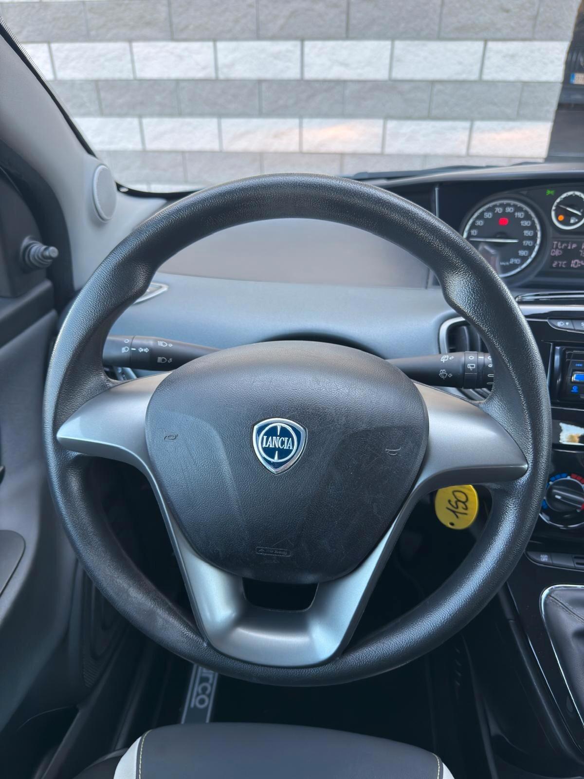 Lancia Ypsilon 1.2 69 CV 5 porte Silver
