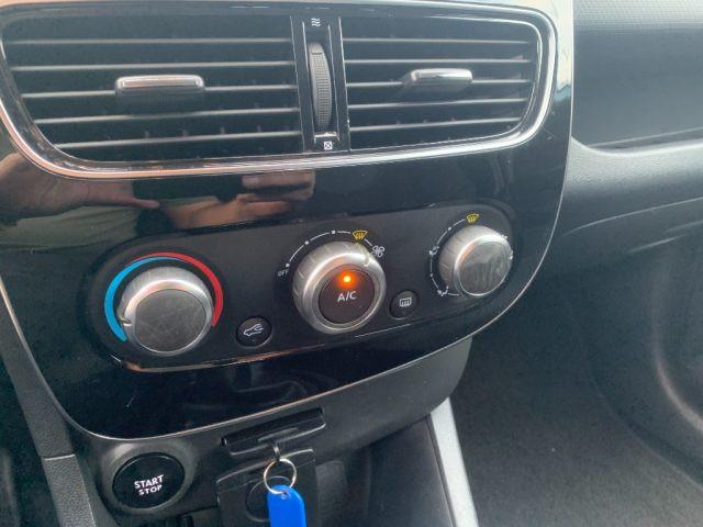 RENAULT Clio TCe 12V 75 CV 5 porte Moschino Intens