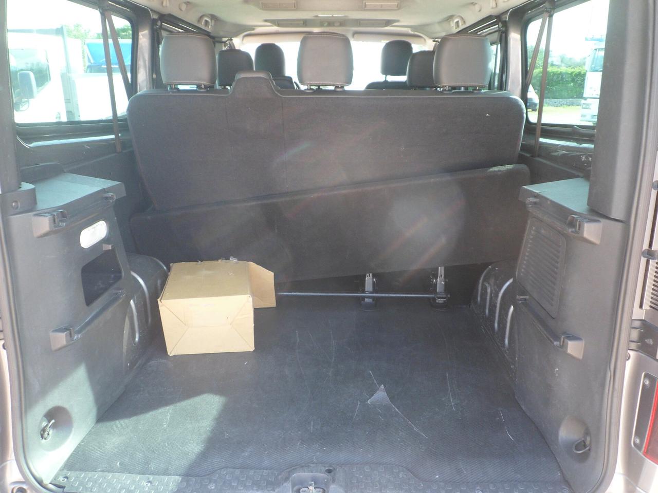 Opel Vivaro 9 posti maxi