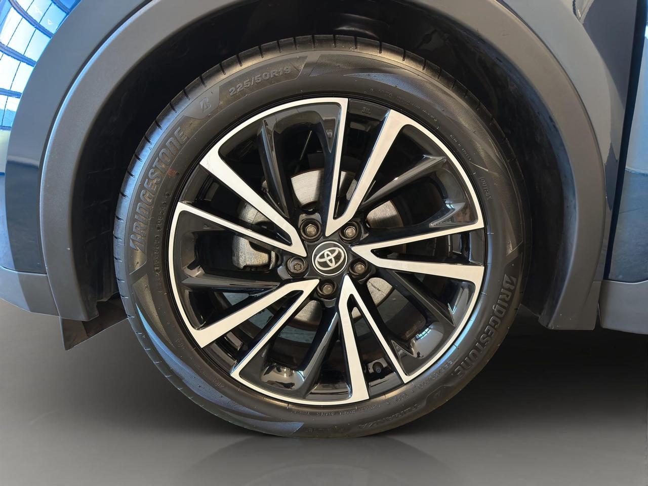 Toyota C-HR 1.8 hev Lounge fwd e-cvt