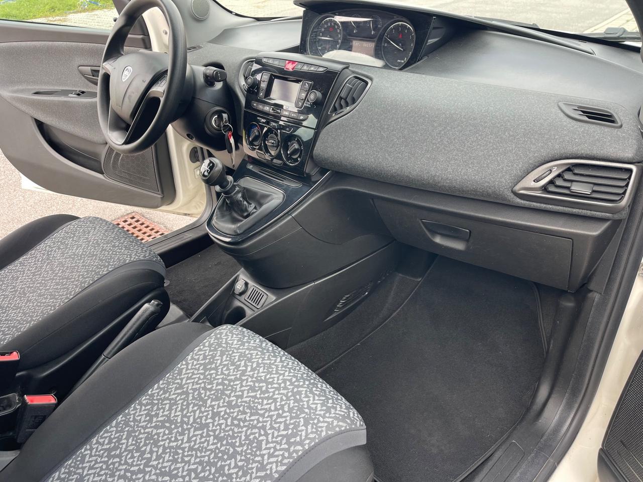 Lancia Ypsilon 1.0 FireFly 5 porte S&S Hybrid Ecochic Gold
