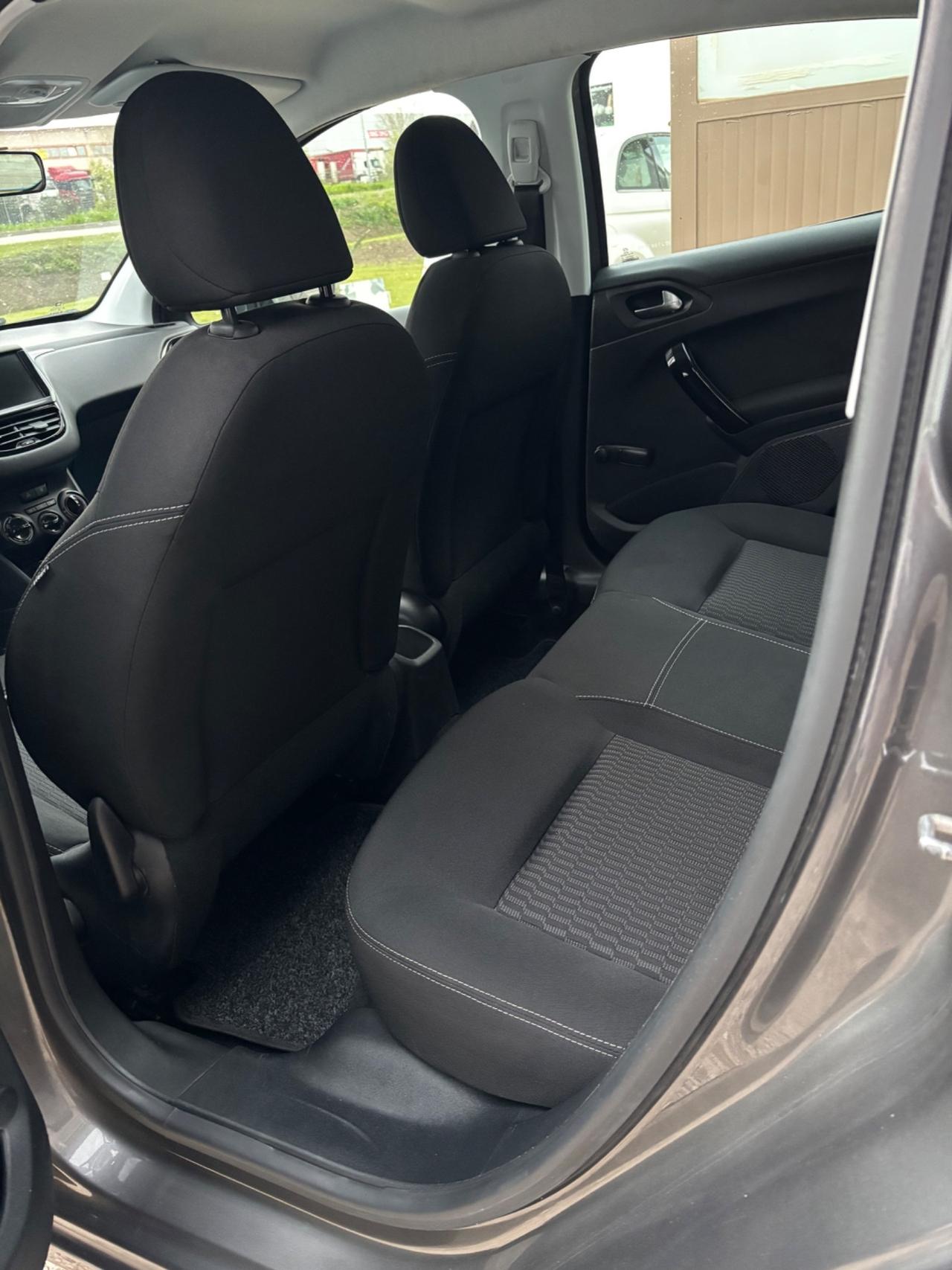 Peugeot 208 BlueHDi 75 5 porte Allure