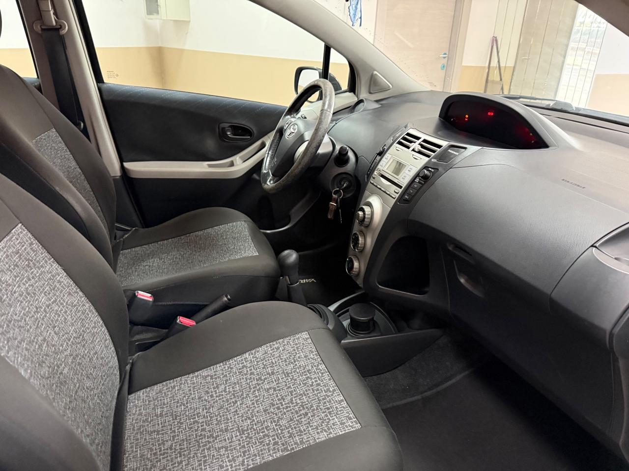 Toyota Yaris 1.0 5 porte