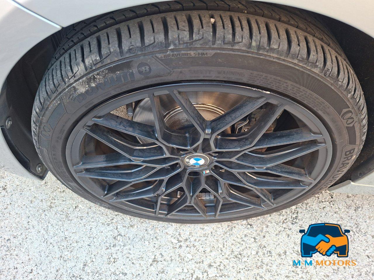 BMW 320 d Touring doppio treno di pneumatici