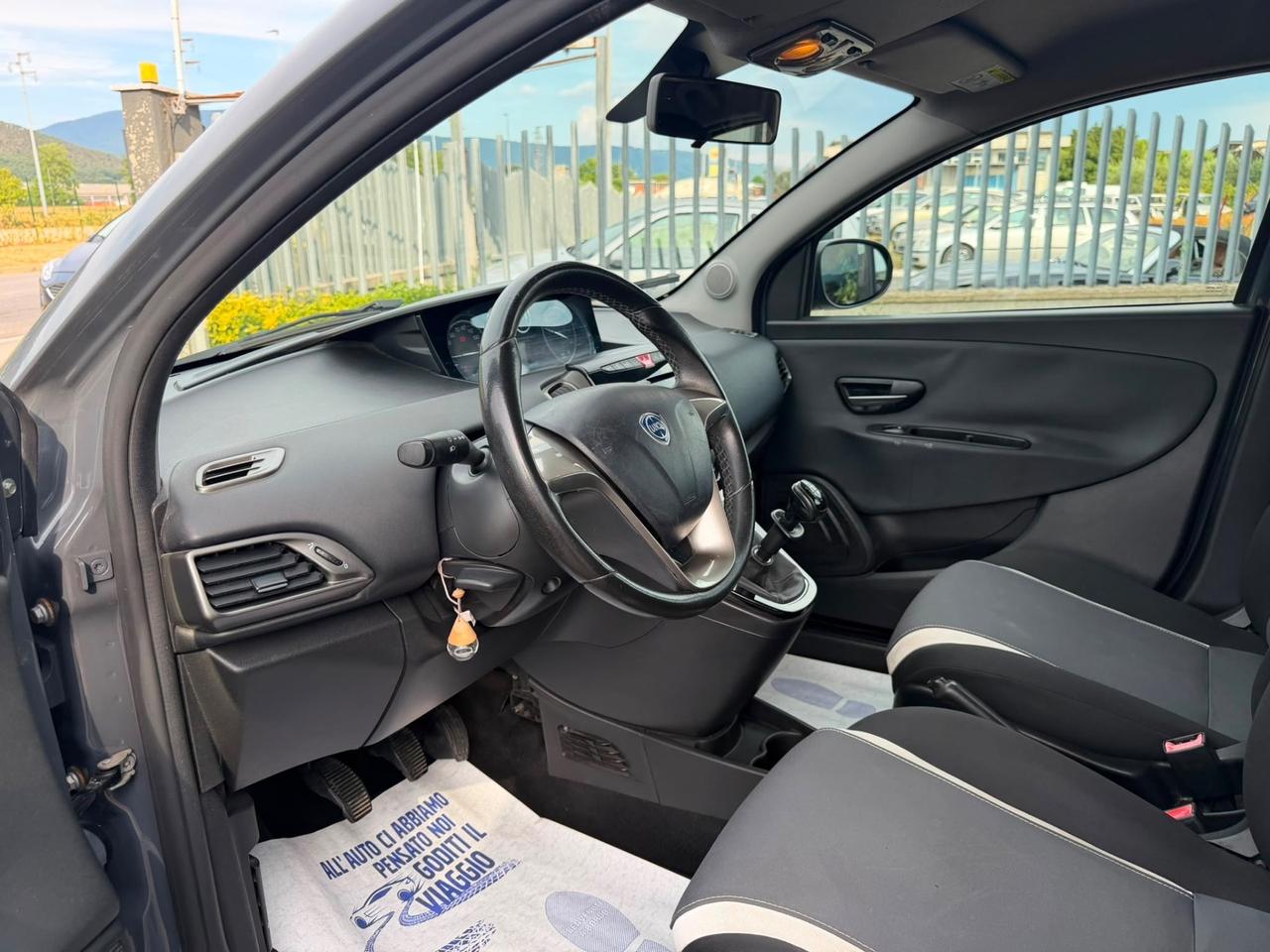 Lancia Ypsilon 0.9 TwinAir 85 CV 5 porte Metano Ecochic Elle