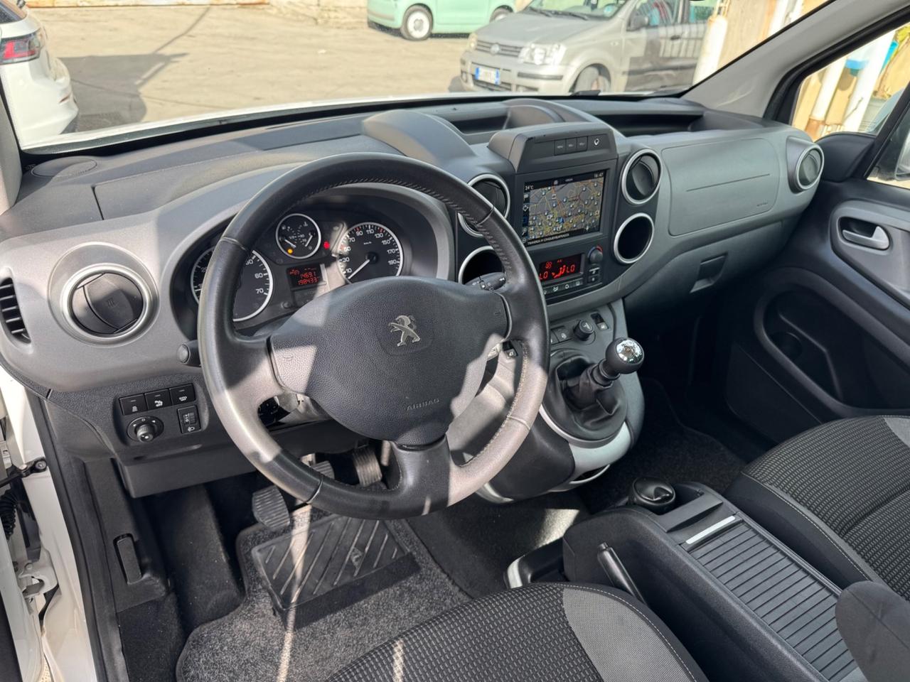 Peugeot Partner Tepee 1.6 BlueHDi 120 NAVI RETROCAMERA