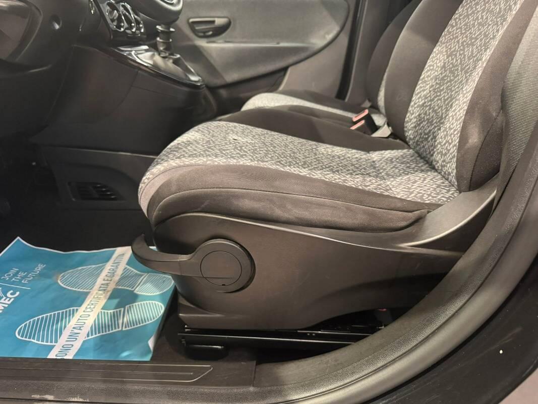 Lancia Ypsilon III 1.0 firefly hybrid Silver s&s 70cv