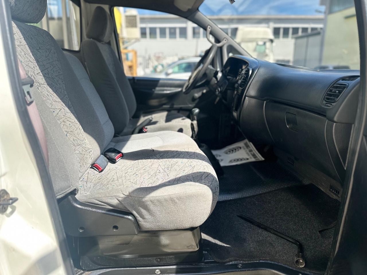 Hyundai H-1 2.5 TDI Autocarro CASSONATO FISSO 3 POSTI