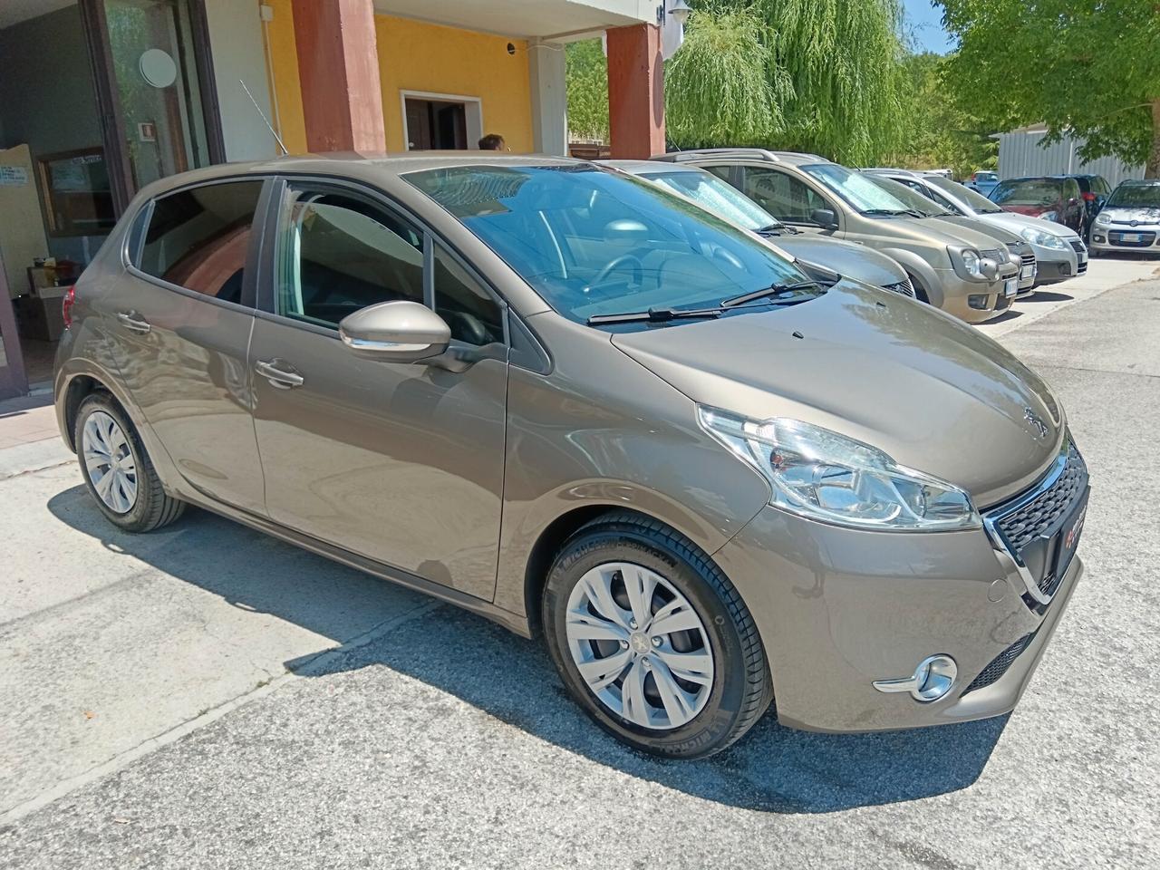 Peugeot 208 1.4 HDi 68CV 5P NEOPATENTATI